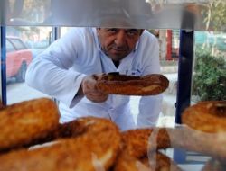 FABRİKATÖRDÜ SİMİTÇİ OLDU