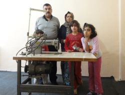 Mülteci Aile Sydv’nin Aldığı Dikiş Makinesi İle Para Kazanacak