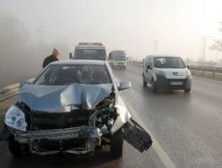Yoğun Sis Zincirleme Kazaya Yol Açtı