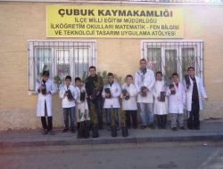 Atölye Öğrencileri Van'da Depremde Ölen Öğretmenler İçin Fidan Dikti