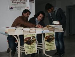 Üniversite Öğrencileri Köy Okulları İçin Kitap Topladı