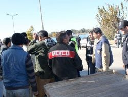 Birecik Kalesi'nin Altındaki Dükkan Boşaltılıyor