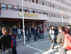 Okuldaki Gaz Kokusu Paniğe Neden Oldu, Bazı Öğrenciler Rahatsızlandı