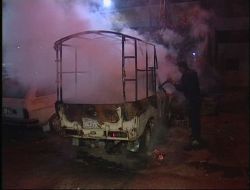 Çevik Kuvvet Şube Müdürlüğü Yanında Araç Yangını