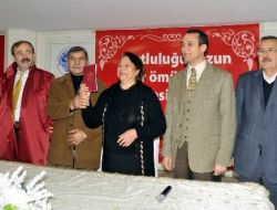 60 Yaşındaki Çift, Evlilik Cüzdanını Toplu Nikah Töreninde Aldı