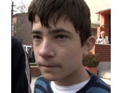 Yangından Kurtulan Çocuk, Yanan Evini Yaşlı Gözlerle Seyretti