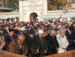 Aşure Kazanı Eyüp Meydanında Kaynadı