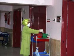 Konya Numune Hastanesi'nde Domuz Gribi Tehdidine Karşı Maske Dağıtıldı