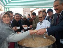 Ayaş'ta Belediye Aşure Dağıttı!