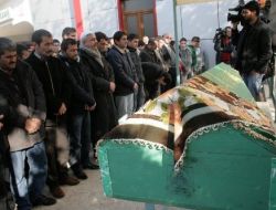 İrem, Kardeşi Gizem’in Yanına Defnedildi!