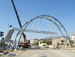 Kozan'da Üst Geçit Çalışmaları Devam Ediyor