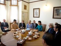 Clinton Muhalif Lider Suu Kyi İle Görüştü