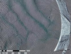 Satürn’ün Uydusundaki Gizemli Kanallar