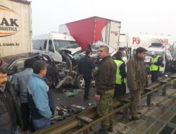 TEM'de kaza: 80 araç birbirine girdi