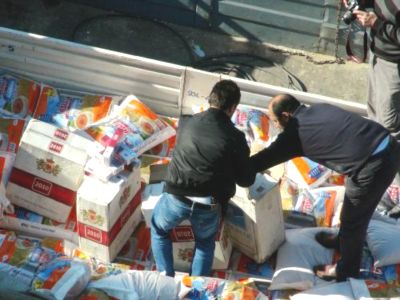 Kaçak Sigaraları 100 polis sayabildi