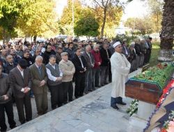 Ünlü Çellist Benyamin Sönmez'in Cenazesi Fethiye’de Defnedildi