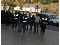 'Pkk İle İlişkinizi Tespit Ettik' Diyerek Dolandıran 5 Kişi Adliyede