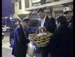 Biden’in Korumaları Simitle Doydular