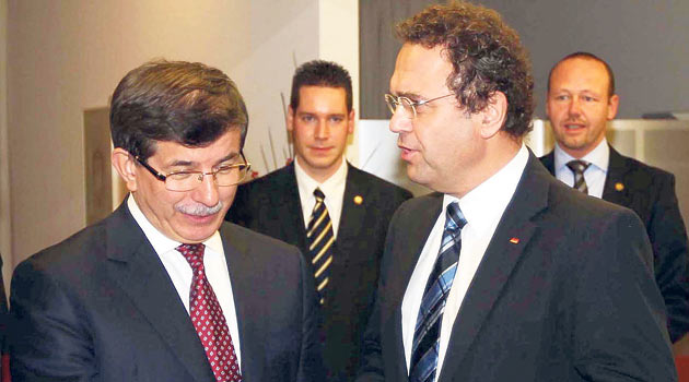 Davutoğlu, Alman bakana sert çıktı!