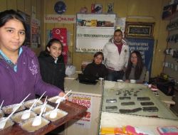 Öğrenciler, Esnafa Aşure Dağıttı!