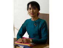 Muhalif Lideri Suu Kyi, Seçime Hazırlanıyor