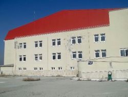 Akü, Olimpik Havuzu 5 Yıldır Giderler Yüksek Olduğundan İşletmemiş