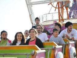 Engelli Çocuklar Lunaparkın Tadını Çıkardı