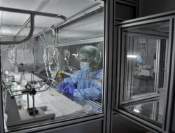 5 Yıldızlı Otel Lobisi Ortamında Kemoterapi Tedavisi Alıyorlar