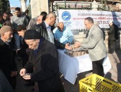 Bereketin Sembolü Aşure Eyüp'te Dağıtıldı