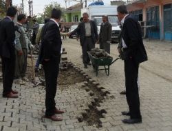 Şırnak'ta Altyapısı Tamamlanan Sokaklara Parke Taşı Döşeniyor