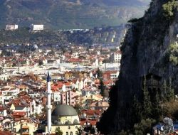 Fethiyeliler Jeofizikçi Ercan'a Tepki Gösterdi