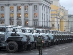 Moskova'ya Ordu Birlikleri Sevk Ediliyor