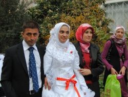 Parasızlıktan Evlenemeyen Engelli Çifti Ak Parti Evlendirdi