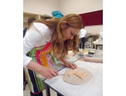 Seramik Yapmayı Öğrendiler, Şimdi Annelerine Öğretiyorlar