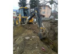 Kabloyu Koparan İş Makinesi Şehri İki Saat Elektriksiz Bıraktı