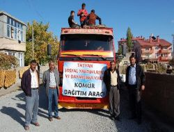 Tatvan'da Fakirlere Dağıtılan Kömürler Kapıya Teslim Ediliyor