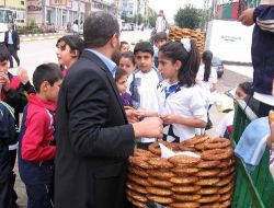 Küçükler, Cumhuriyet Koşusu'ndan Sonra Simide Hücum Etti