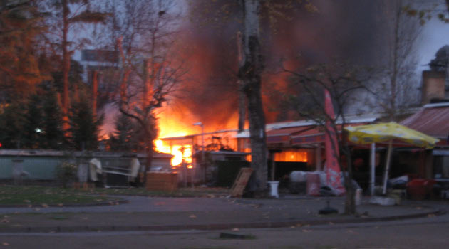 Tophane'de nargile kafelerde yangın