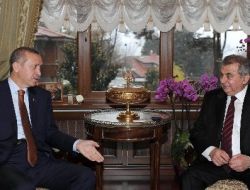 Küçük'te ziyaretçiler arasındaydı..