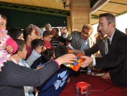 Sp'liler, Manavgat'ta Depremzede Çocuklara Oyuncak Dağıttı