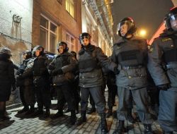 Rusya’da Gösteriler 1000 Kişi Tutuklandı