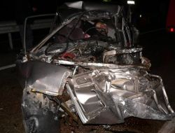 Otomobil Tır’ın Altına Girdi, 1 Kişi Öldü