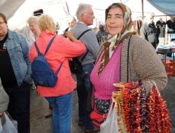 Evinin Geçimini 17 Yıldır Turistlere Biberiye Satarak Sağlıyor