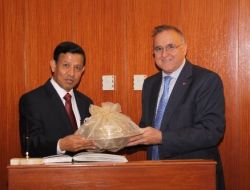 “gaziantepliler, Bangladeş’te Ananas Ve Mangoyu Değerlendirecek Tesisler Kursun”