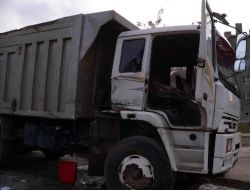 Minibüs Kamyonla Çarpıştı: 9 Yaralı