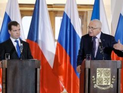 Medvedev Prag’da Konuştu: Tüm Seçim İhlalleri Araştırılsın