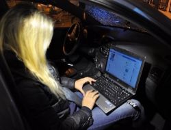 Kadın Polis, Gasp Zanlısını Facebook’tan Yakalattı