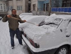 Yozgat’ta Etkili Olan Kar Yağışı Sürücülere Zor Anlar Yaşattı