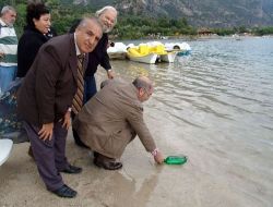 Fethiye'de Buluşan Şairler Şiirlerini Şişelerle Denize Bıraktı