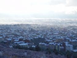 Tavşanlı’da Yılın İlk Karı Toprağa Düştü